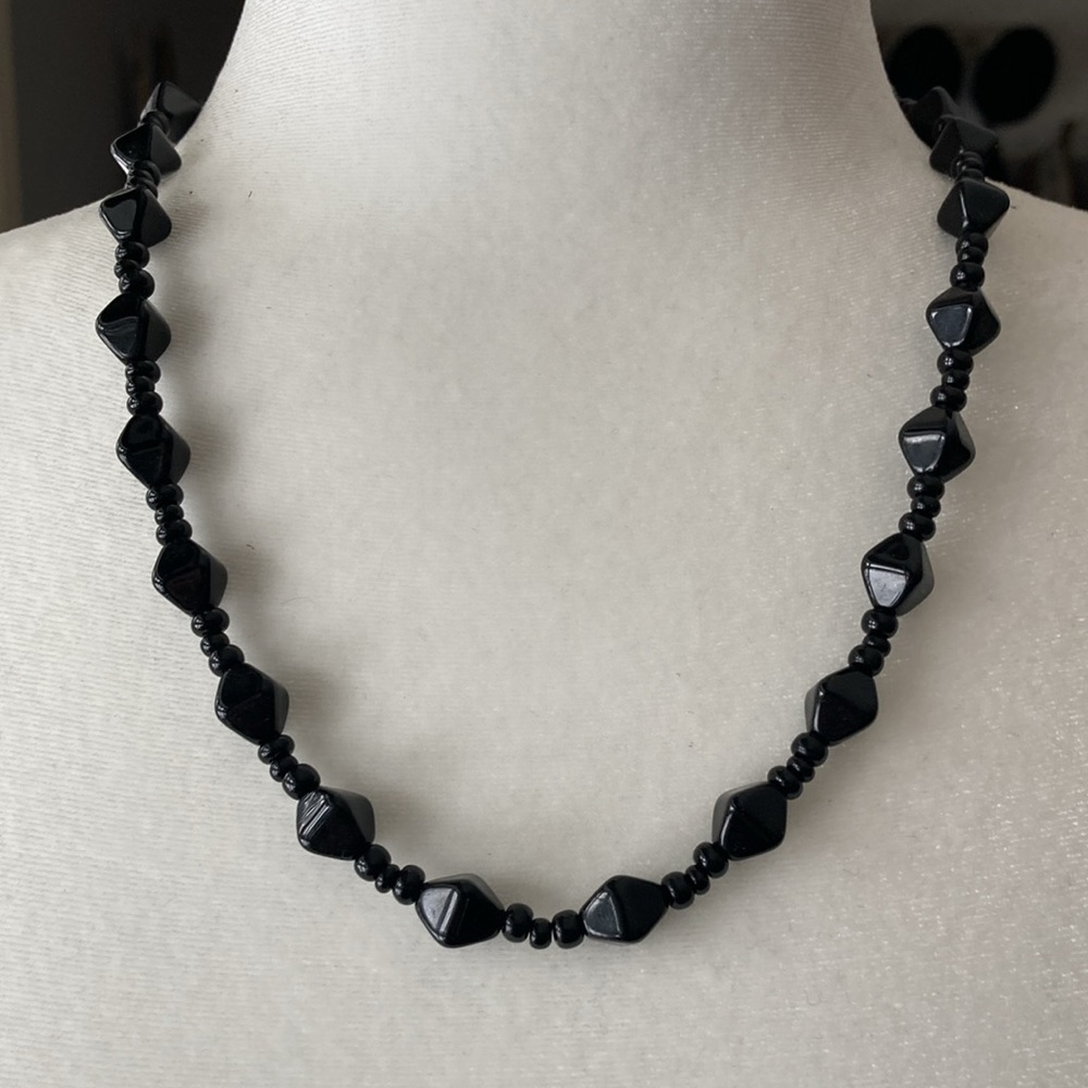 Beaded necklace bundle - Picture 5 of 12
